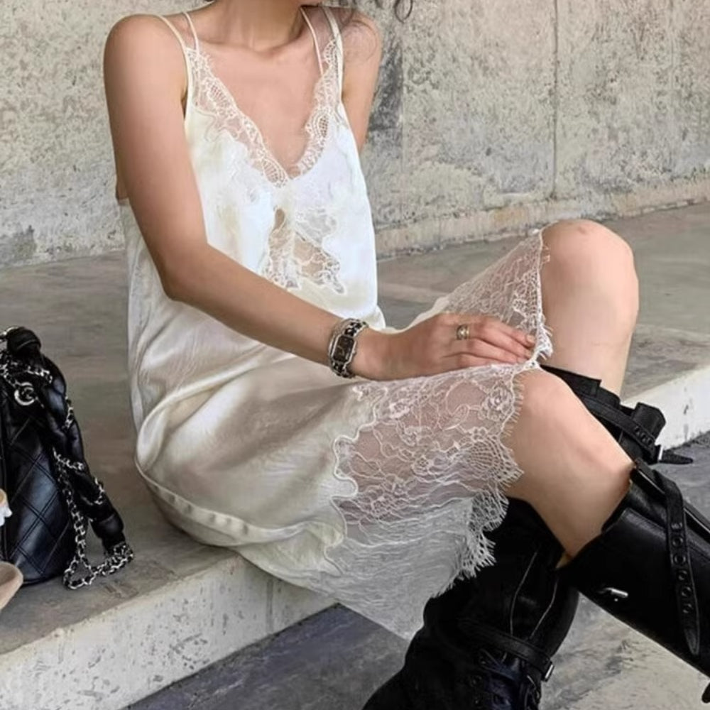 Robe blanche unique style français en acétate à bretelles pour vacances à la plage